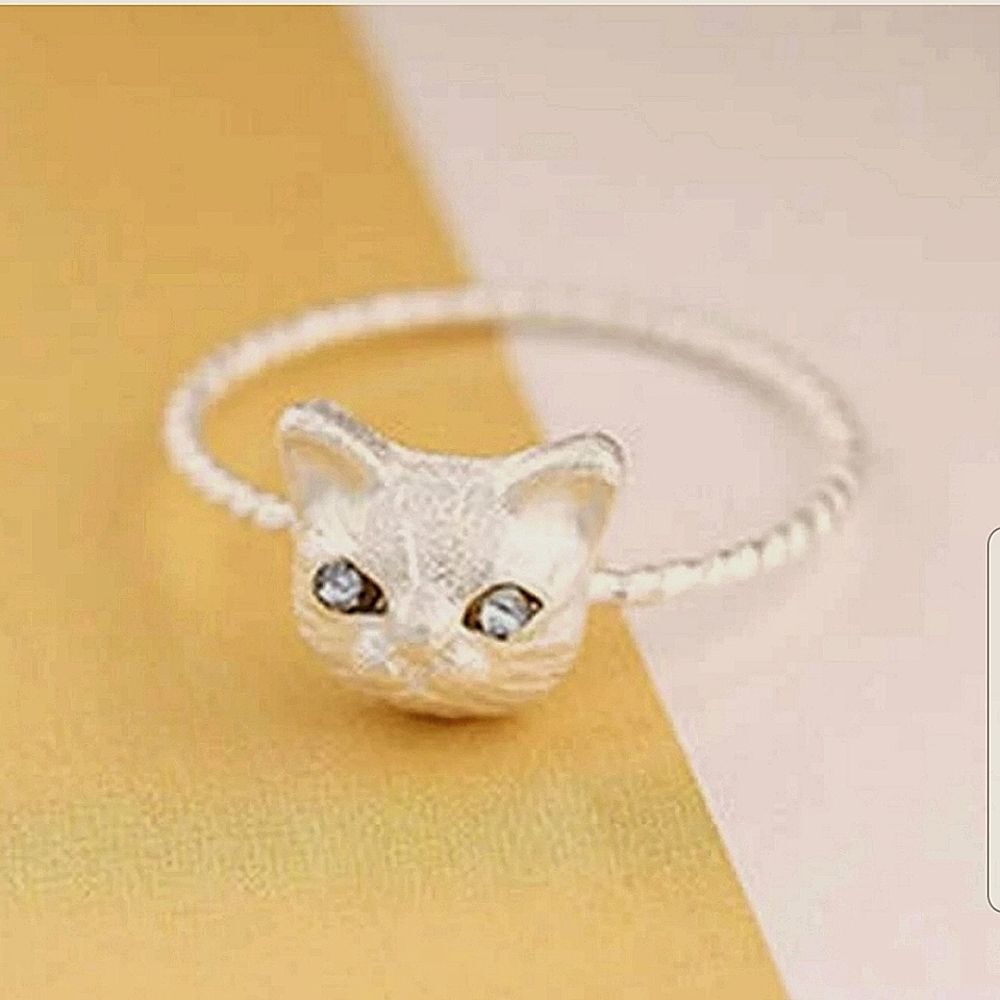DAINTY Silver cat ring